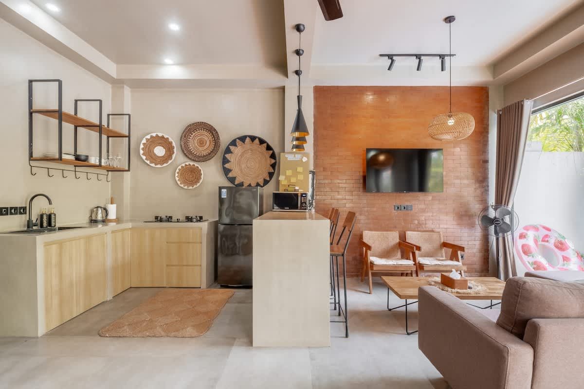 Open-plan kitchen and dining at Villa Mochi
