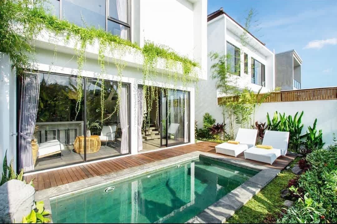 Villa Mochi living area opening to the pool, Canggu