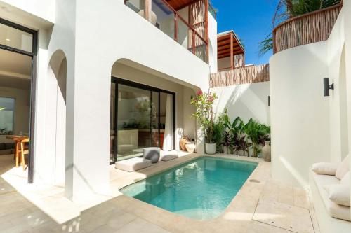 Open-plan living and kitchen opening to the private pool, Casa Padang Padang Uluwatu