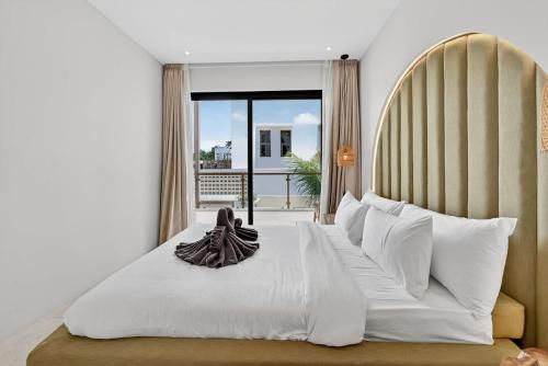 Rooftop terrace with plunge pool, Casa Padang Padang